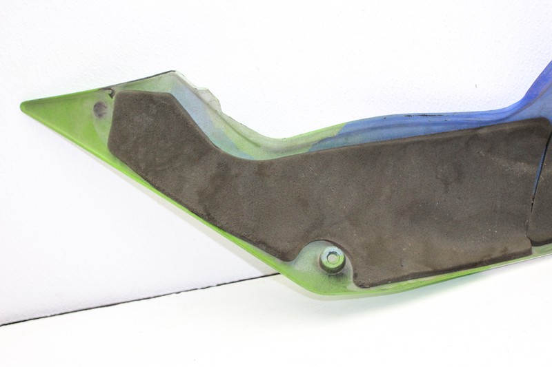 1991 KAWASAKI NINJA ZX7 ZX750 RIGHT SIDE COVER FRAME PANEL