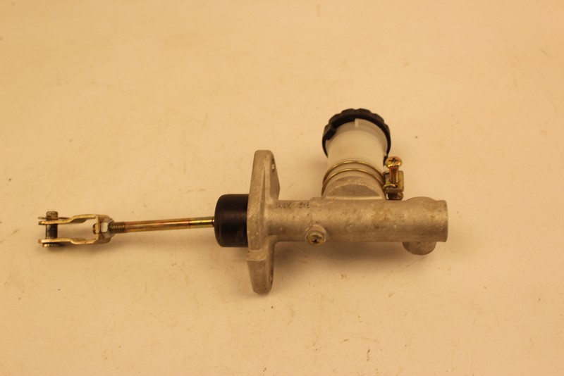 1990 nissan d21 hardbody pickup truck OEM HYDRAULIC CLUTCH MASTER CYLINDER eBay