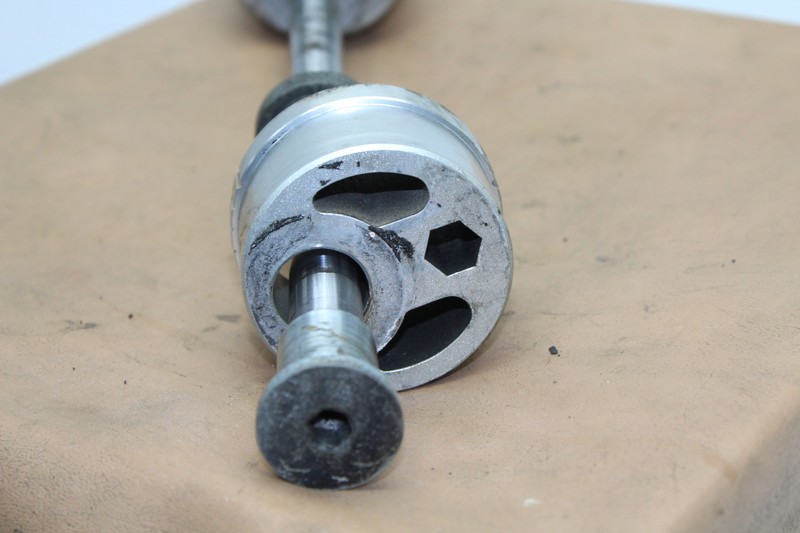1985 KAWASAKI ZX750 GPZ (#422) REAR AXLE BACK WHEEL REAR ADJUSTER