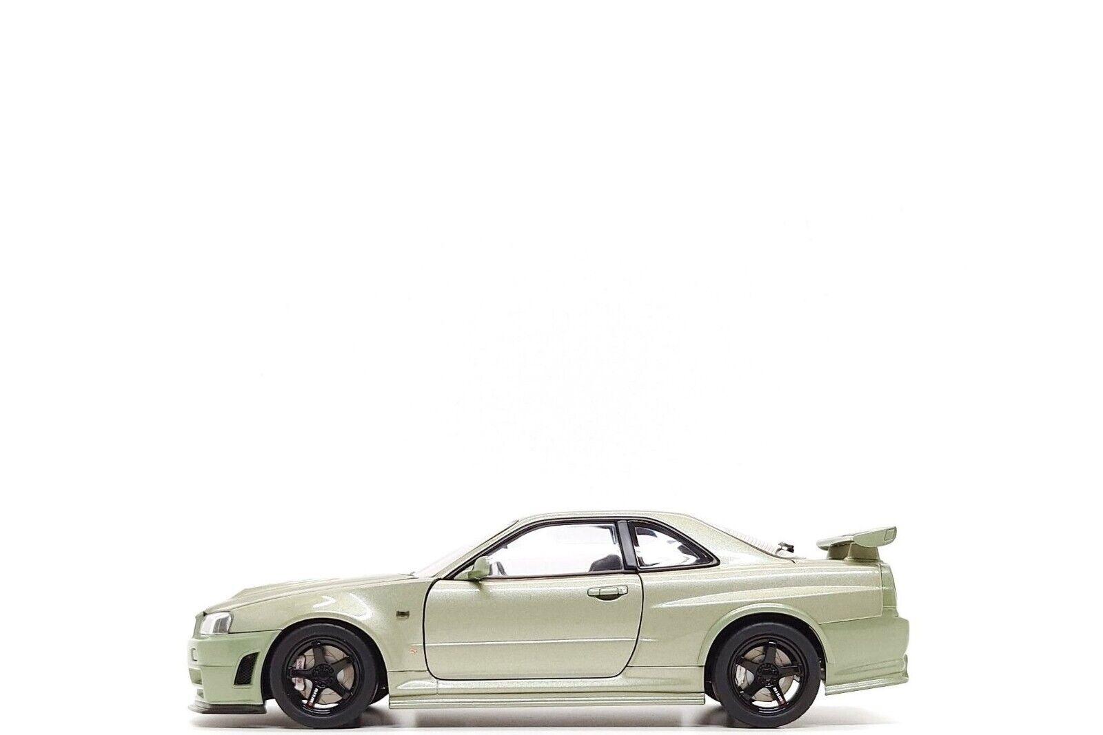 AUTOart 1:18 Nissan Skyline GT-R (R34) NISMO Z-Tune in AUTOart 1:18 Nissan Skyline GT-R (R34) NISMO Z-Tune in