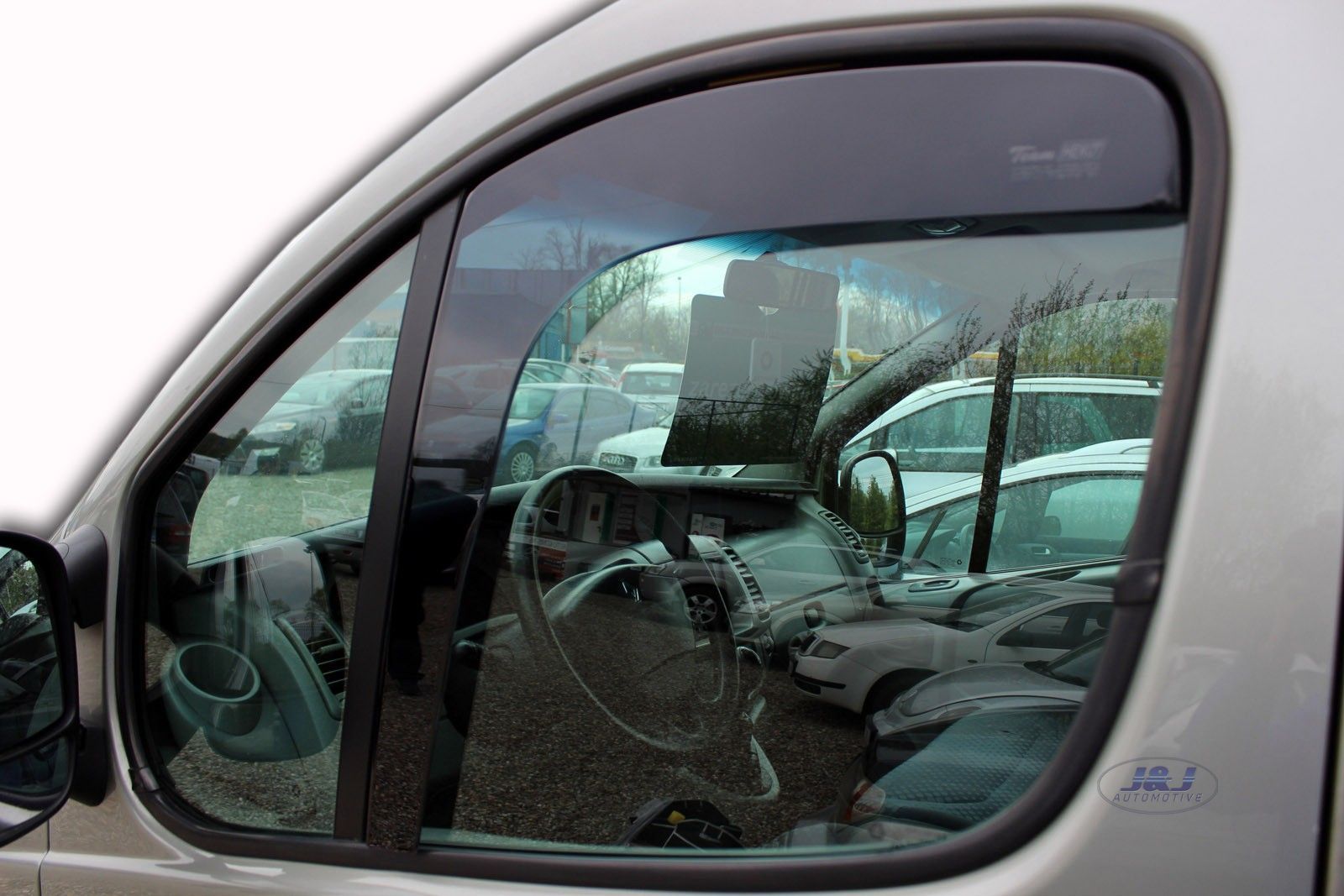 DOP25348 VAUXHALL VIVARO 2 door 20012012 wind deflectors 2pc set