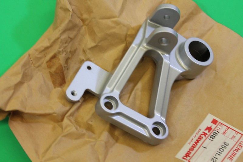 NOS OEM Kawasaki LH Muffler Stay ZX600 1985-1987 Ninja 600R 35011