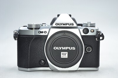 OLYMPUS OM-D E-M5 Mark II Body Silver (4,546 Shutter Count)