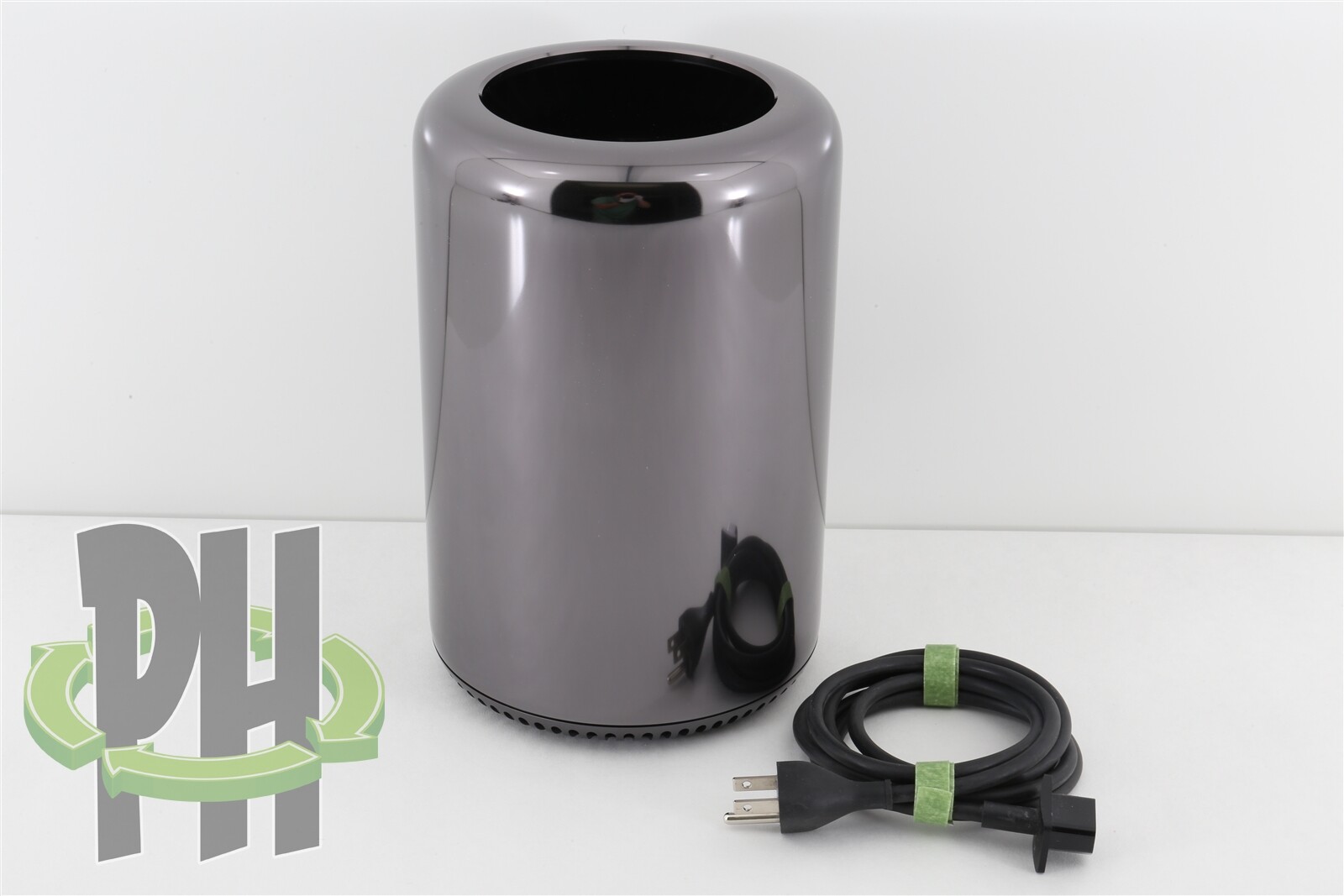 Apple Mac Pro 2013 6,1 A1481 2.7GHz 12 Core 64 GB Ram 2TB Apple Mac Pro 2013 6,1 A1481 2.7GHz 12 Core 64 GB Ram 2TB