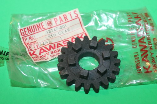 NOS Kawasaki OEM 5th Drive Shaft Gear 74-75 KS125 76-79