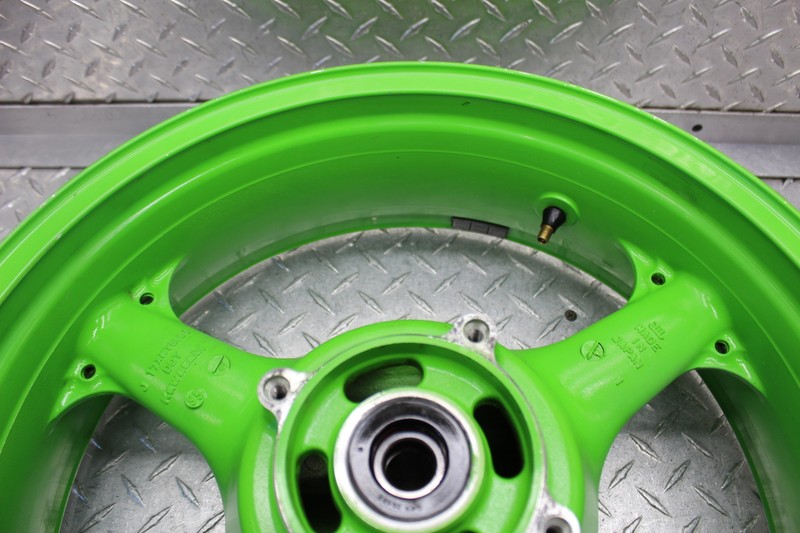 1996 KAWASAKI NINJA ZX6R ZX600F GREEN REAR WHEEL RIM 41073-1589-CJ