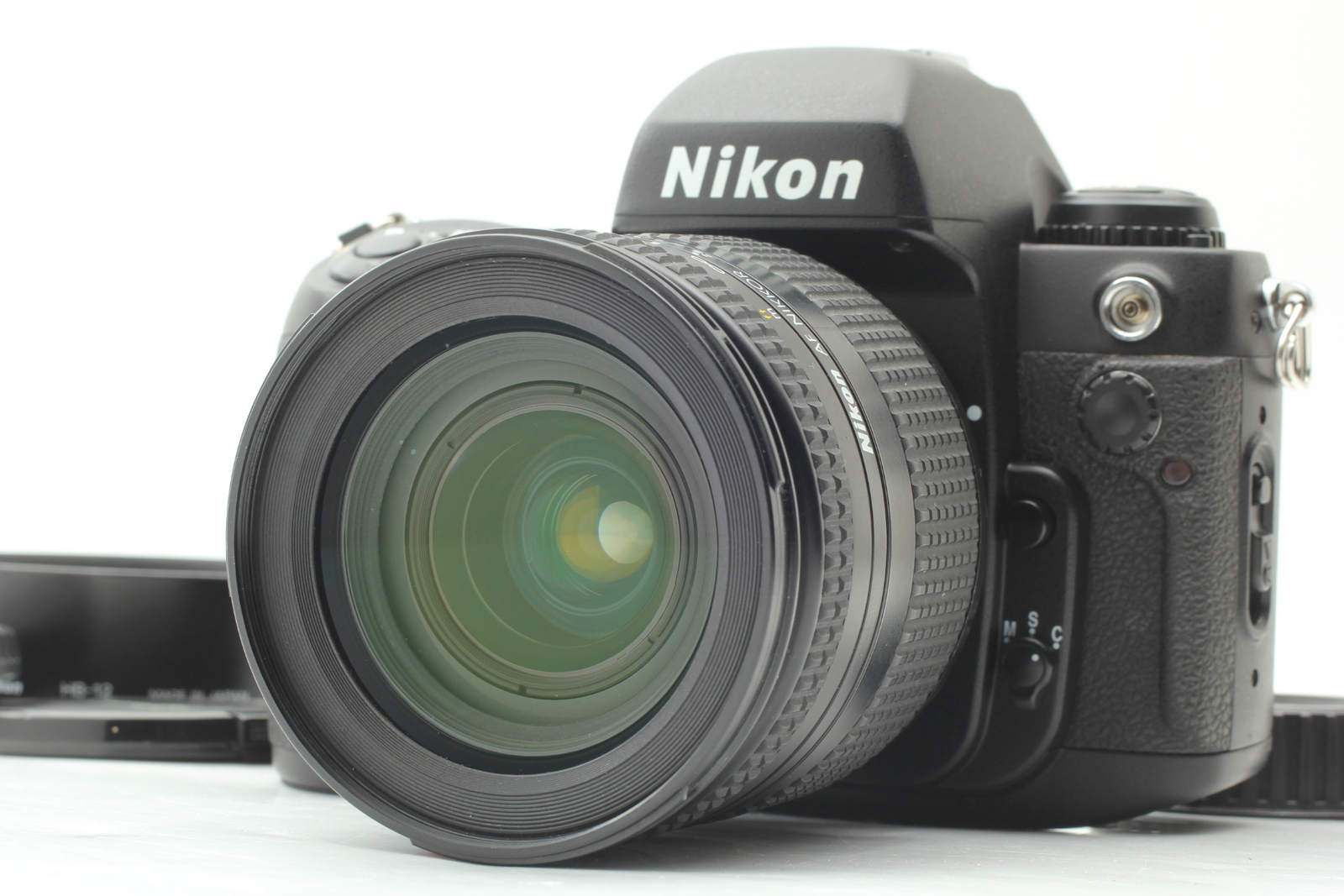 Nikon　Ｆ100　フィルム一眼レフカメラ　レンズ28-200mm Nikon F100 フィルム一眼レフカメラ レンズ28-200mm