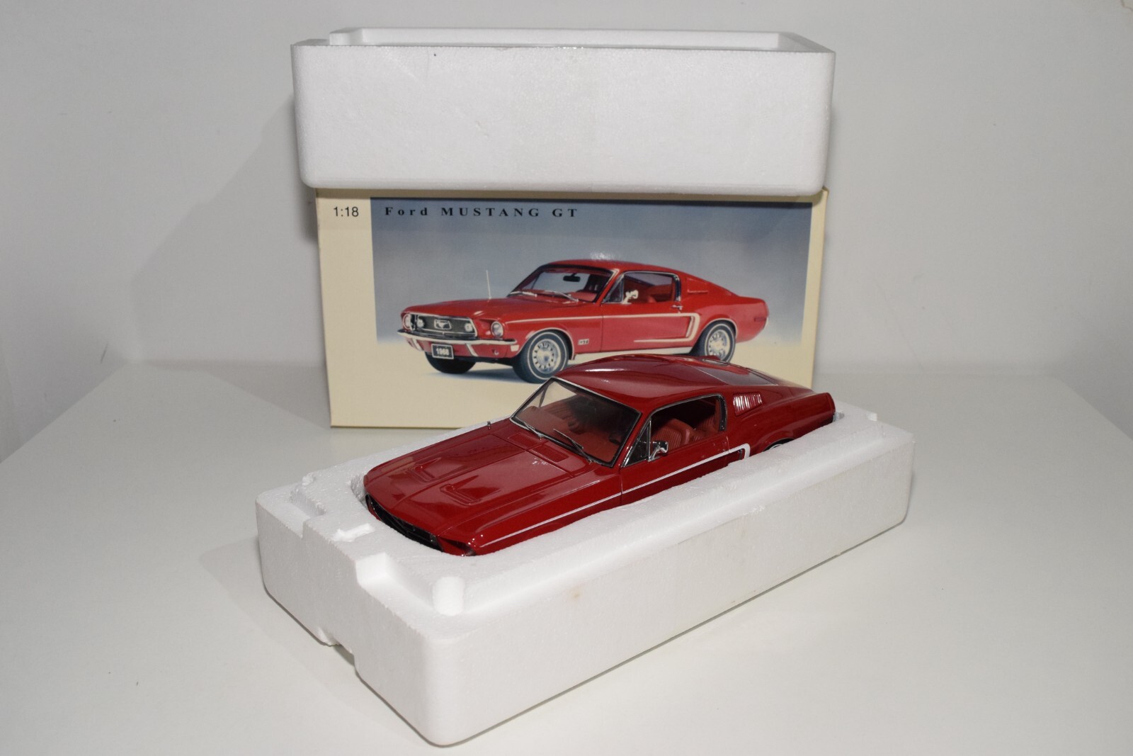 AUTOart 1/18 FORD MUSTANG 1968 マックイーン 1968 Ford Mustang GT 