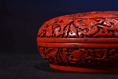 Chinese Lacquerware Hand-carved Exquisite Floral Pattern