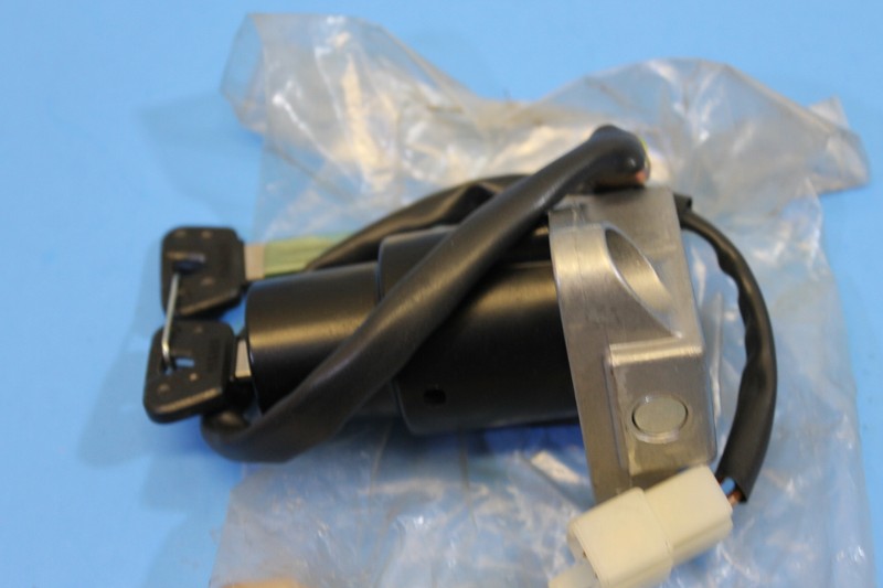 Nia　［YAMAHA SWX］ NOS Yamaha OEM Main Switch Assembly w/Keys #E32520 91-93 FZR1000