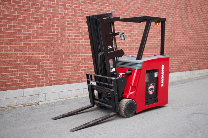 Raymond R35C35TT Electric Forklift 3500 lbs Capacity Heavy Equipment
