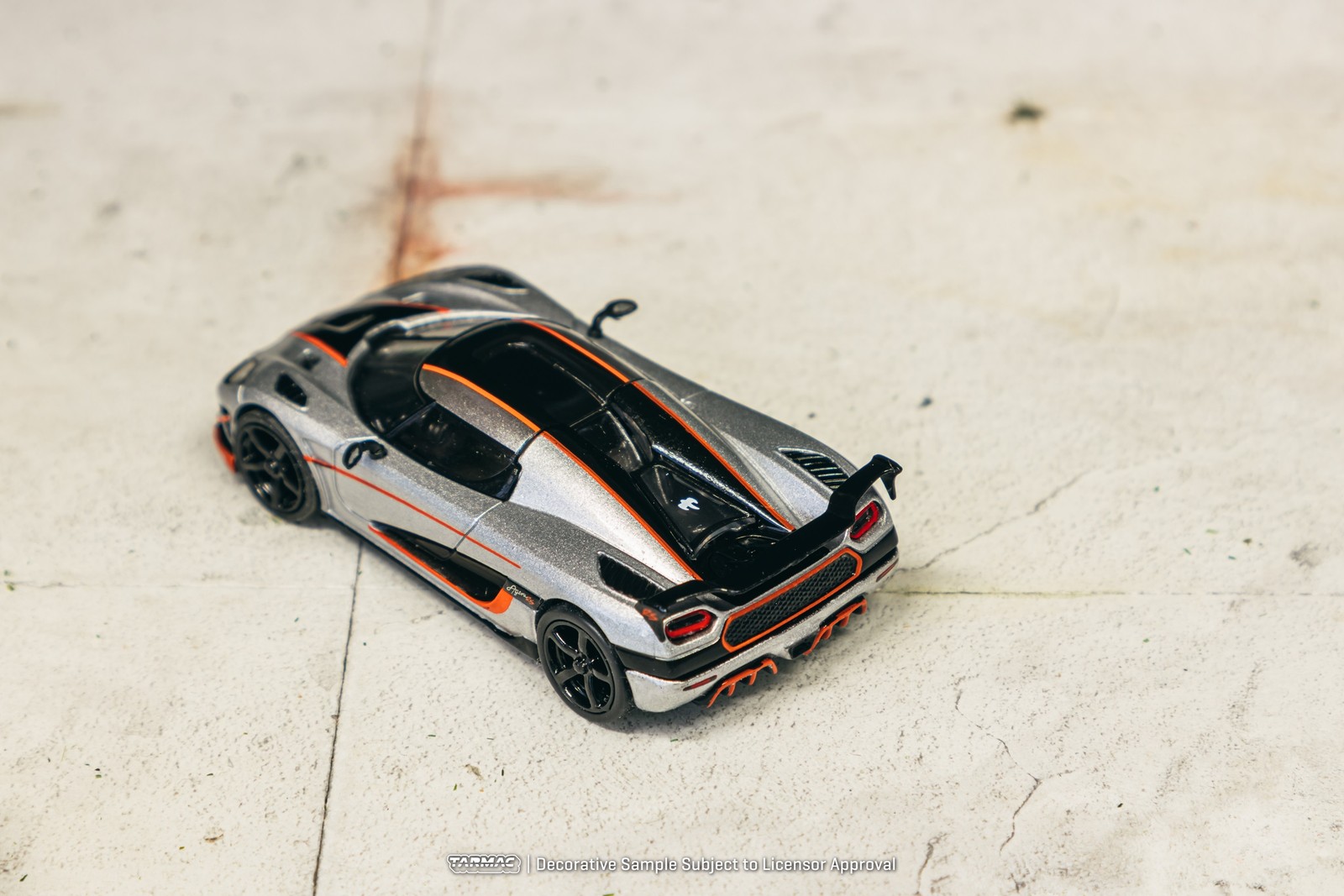 Tarmac Works 1/64 Koenigsegg Agera RS Moon Silver / Black