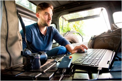 SanDisk - Extreme Portable 2TB External USB-C NVMe SSD - Black