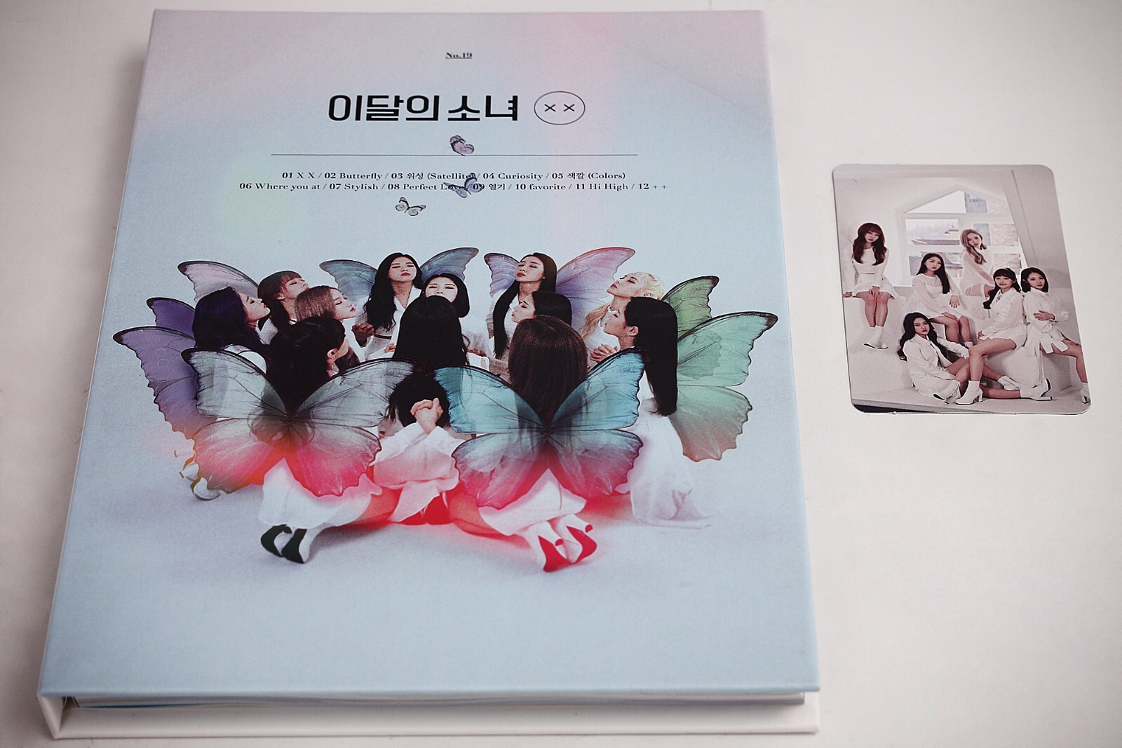 LOONA ビビ　ヨジン　トレカ　xx 限定　Limited Butterfly loona 今月の少女 love&evil CD 限定盤 トレカ付き
