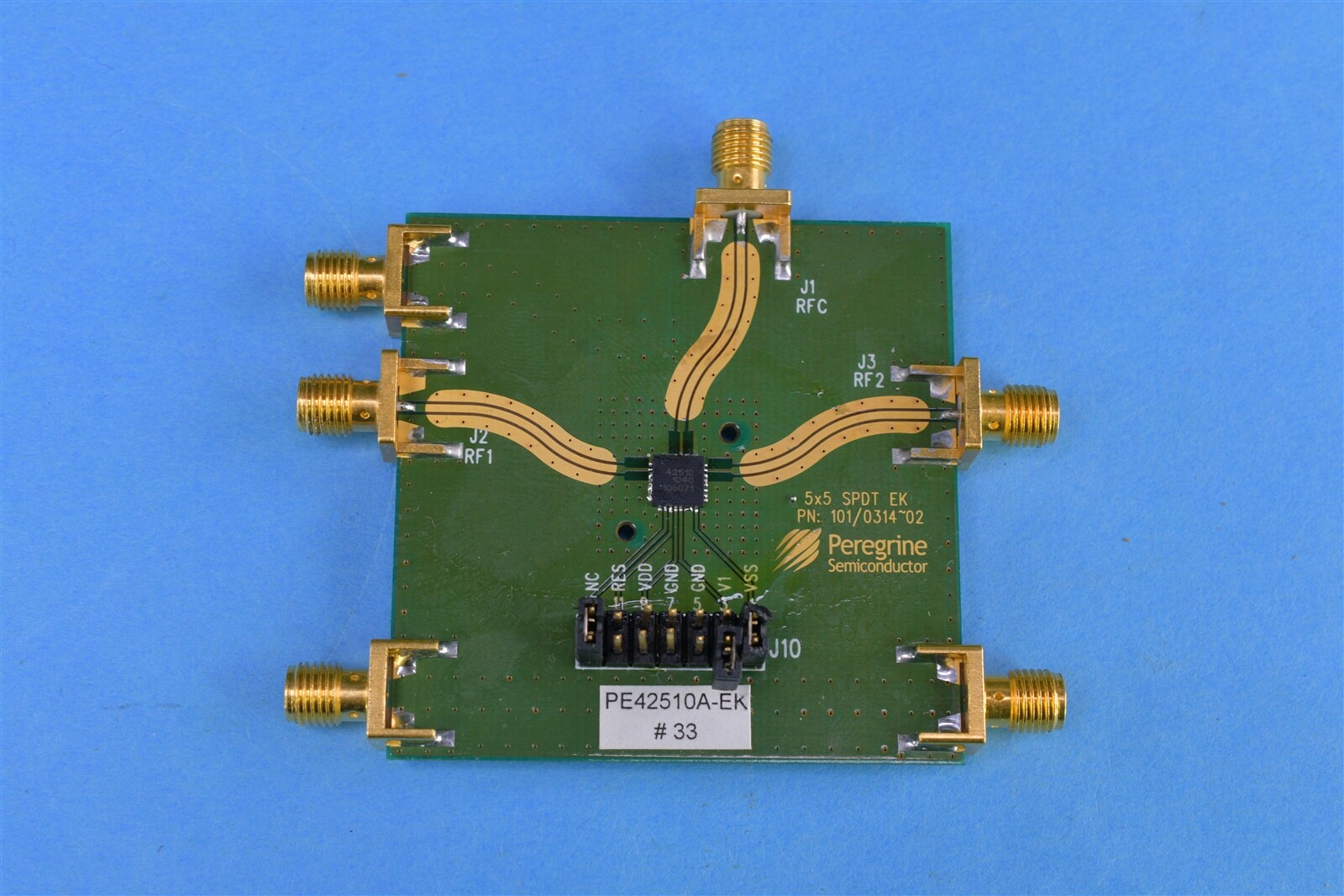 Peregrine SPDT High Power CMOS RF Switch 30-200MHz Peregrine SPDT High Power CMOS RF Switch 30-200MHz