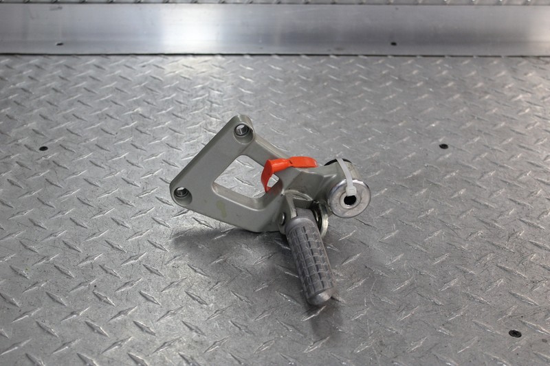 1993 KAWASAKI NINJA ZX6 ZX600E LEFT REAR BACK PASSENGER PEG | eBay