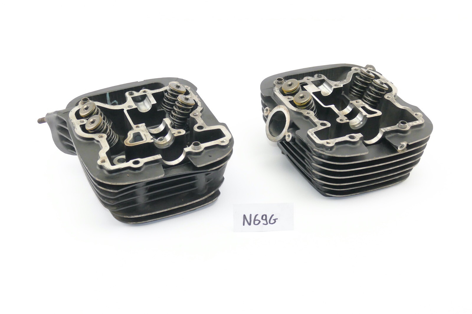 エンターティナー ドバイ Suzuki VZ 800 Marauder AF 1997 - cylinder head right + left N69G