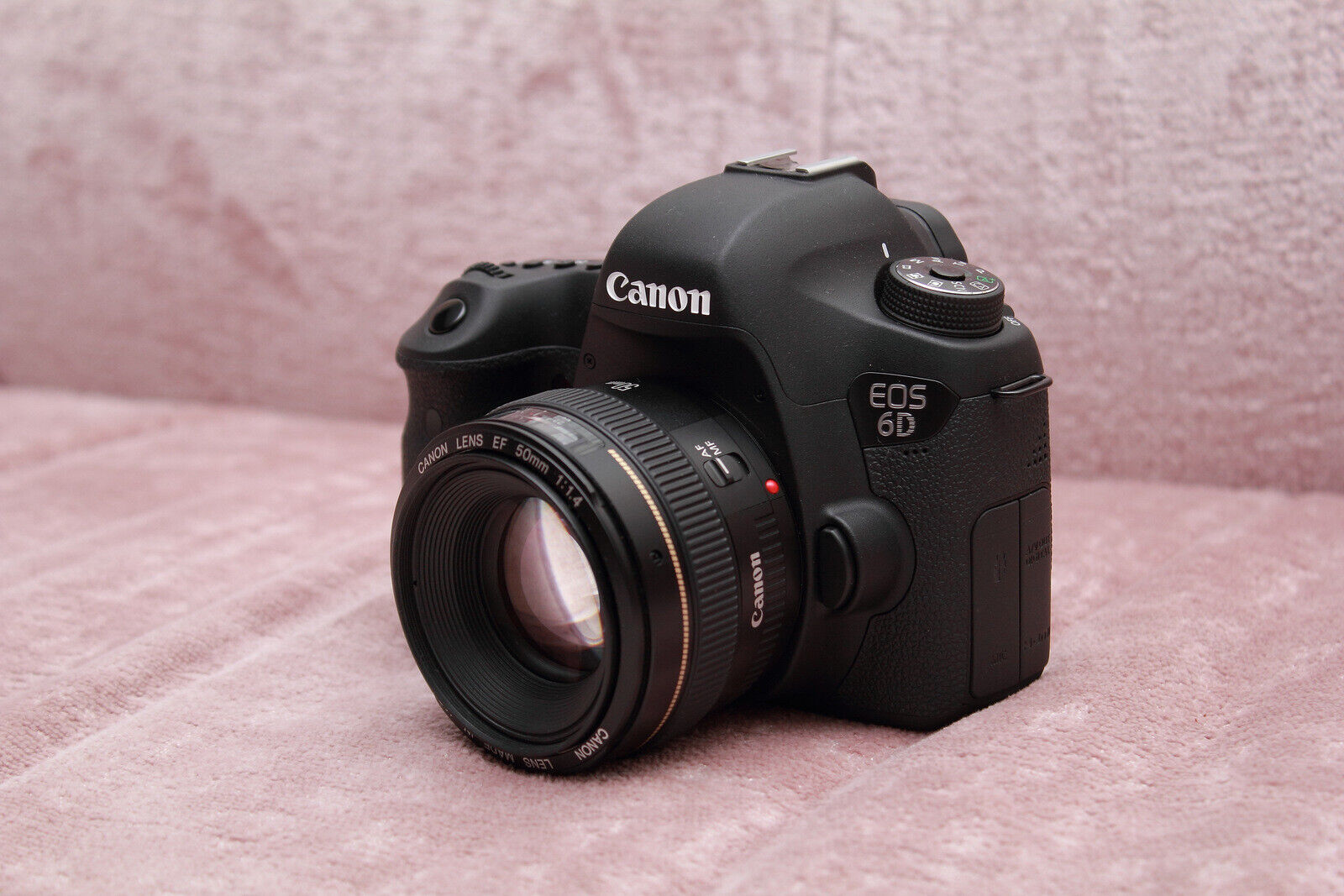 Canon 6D full frame camera and Canon EF 50mm f/1.4 USM Lens Canon 6D full frame camera and Canon EF 50mm f/1.4 USM Lens