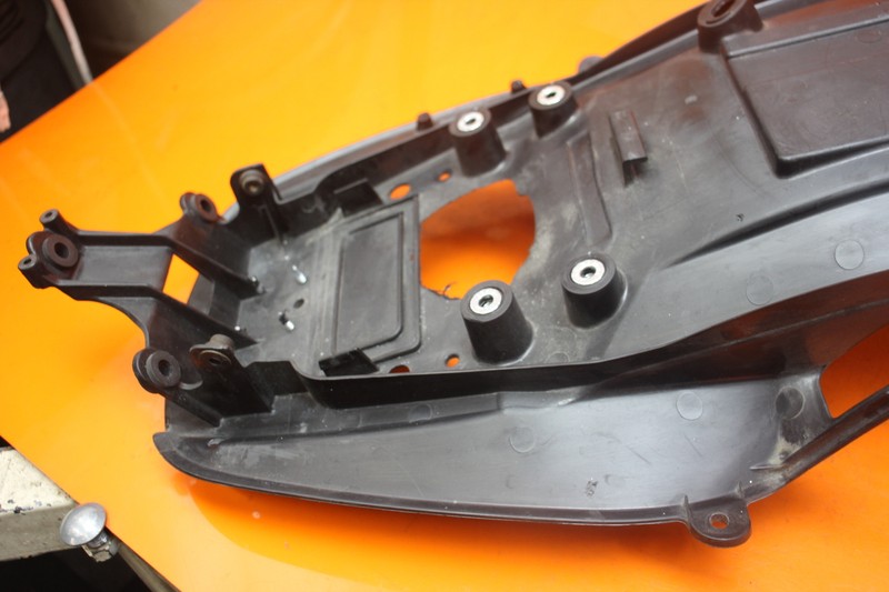 R 2006-2011 KAWASAKI NINJA ZX14 ZX14R OEM REAR BACK TAIL UNDERTAIL