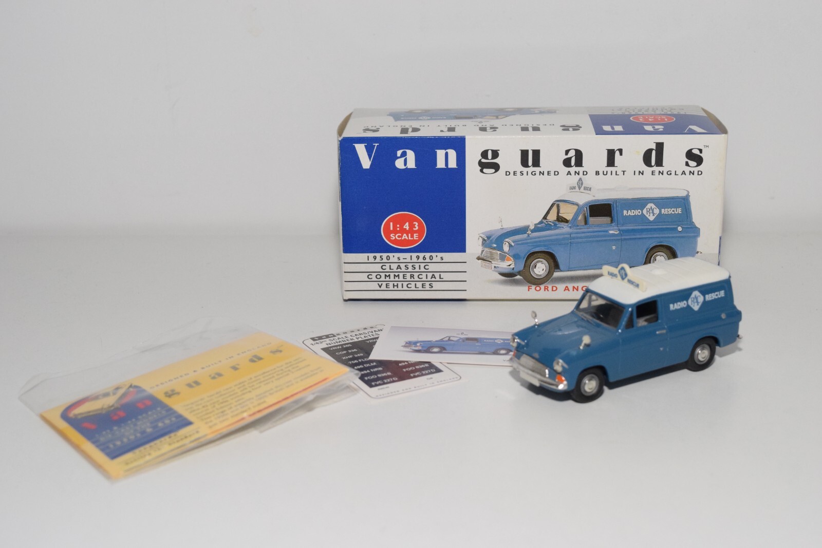 レア物Vanguards 1/43 FORD ANGLIA VAN A67 1:43 VANGUARDS VA4005 FORD ANGLIA VAN RAC RADIO RESCUE
