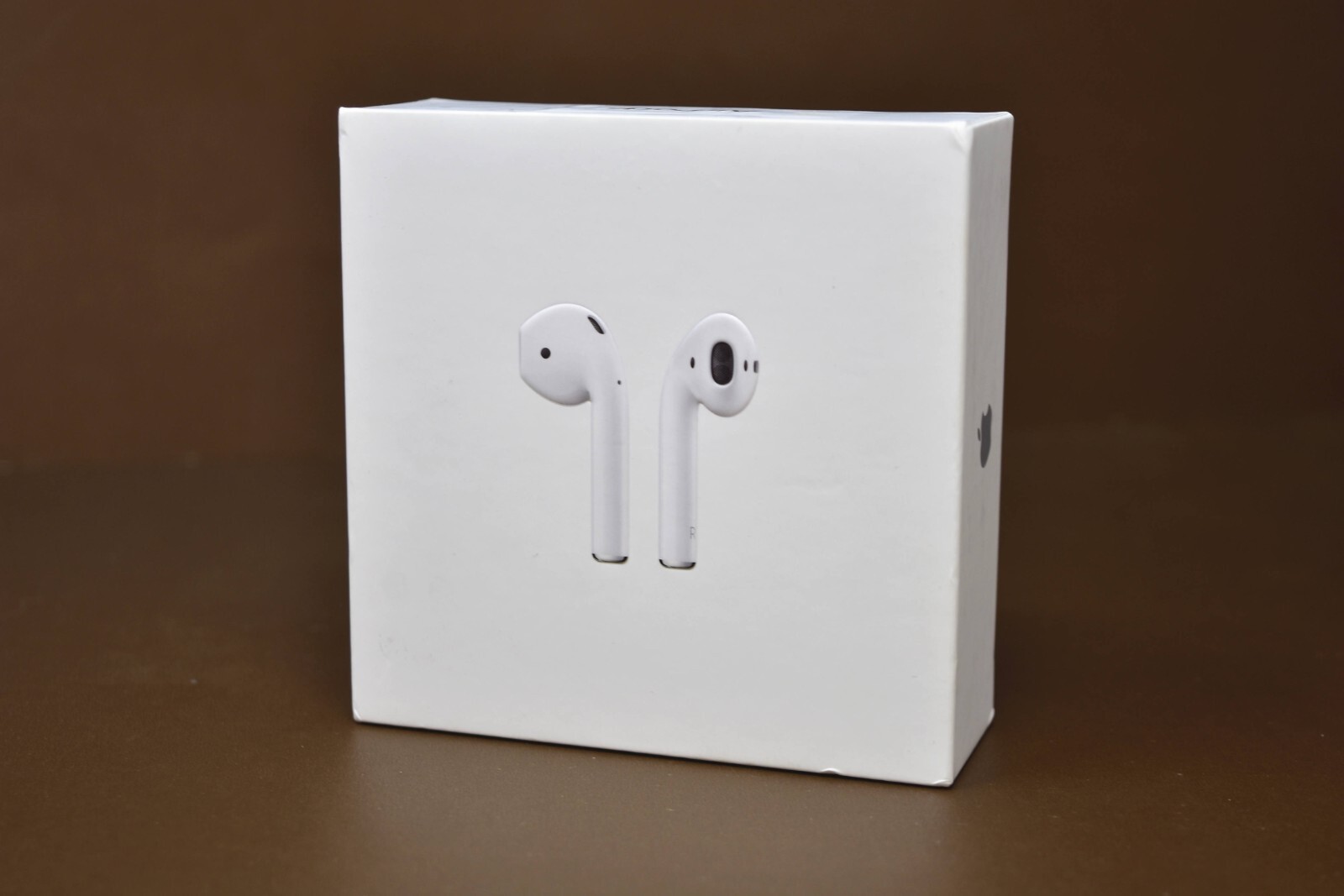 Аирподс mrxj2ch/a. Коробка apple airpods 2 wireless. Парт номер правого airpods 3 в коробке. Mv7n2am/a airpods white charging. Mv7n2am a airpods with charging case.