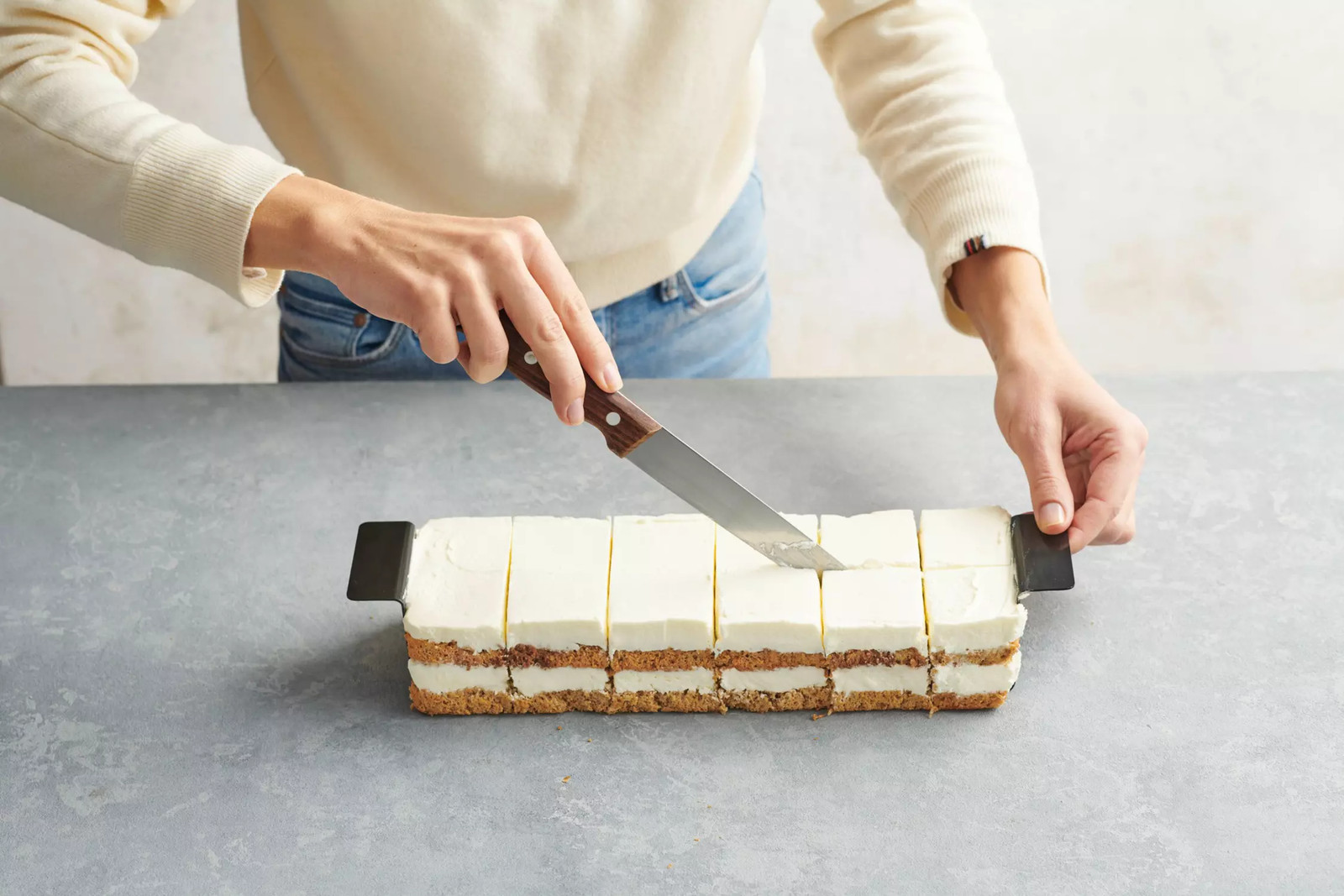 BETTY BOSSI Backbuch Cremige Schnitten Rezeptbuch Dessertbuch + Backform - Bild 6 von 6