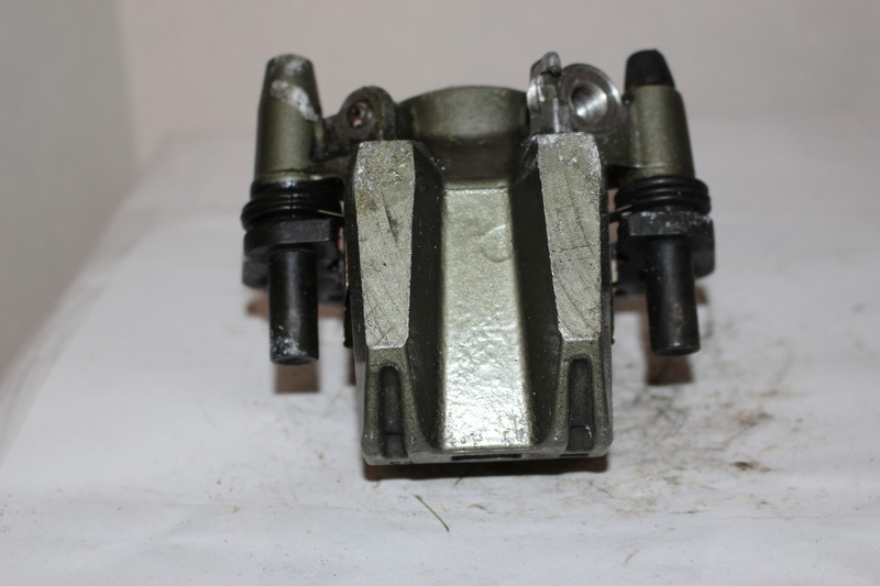 1985 KAWASAKI NINJA ZX900R ZX900 RIGHT FRONT BRAKE CALIPER (KBC197