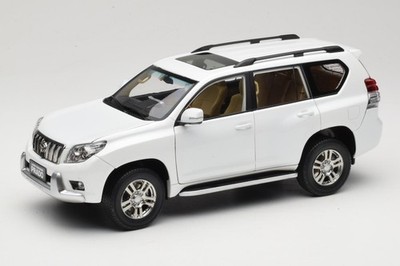 Toyota Land Cruiser Prado J150 Blanc 1:18 Paudi Model | 623132-WH