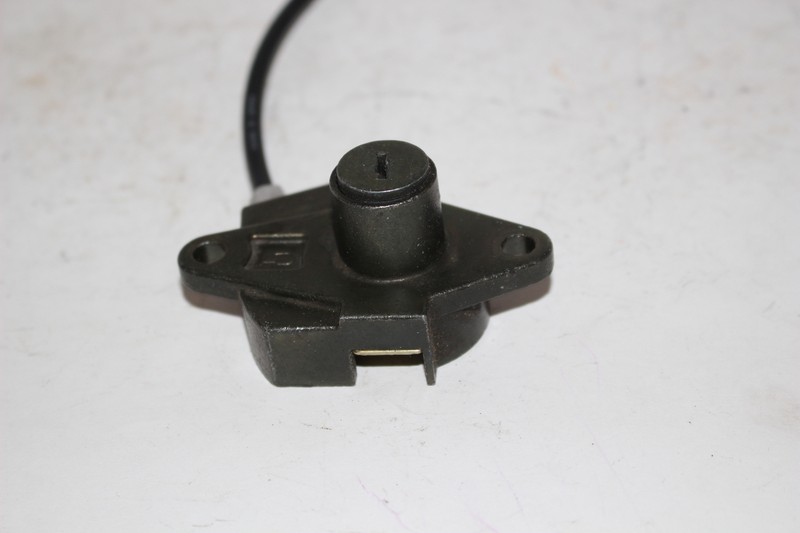 KAWASAKI NINJA ZX600 ZX750 SEAT LOCK LATCH NO KEY (TIG257