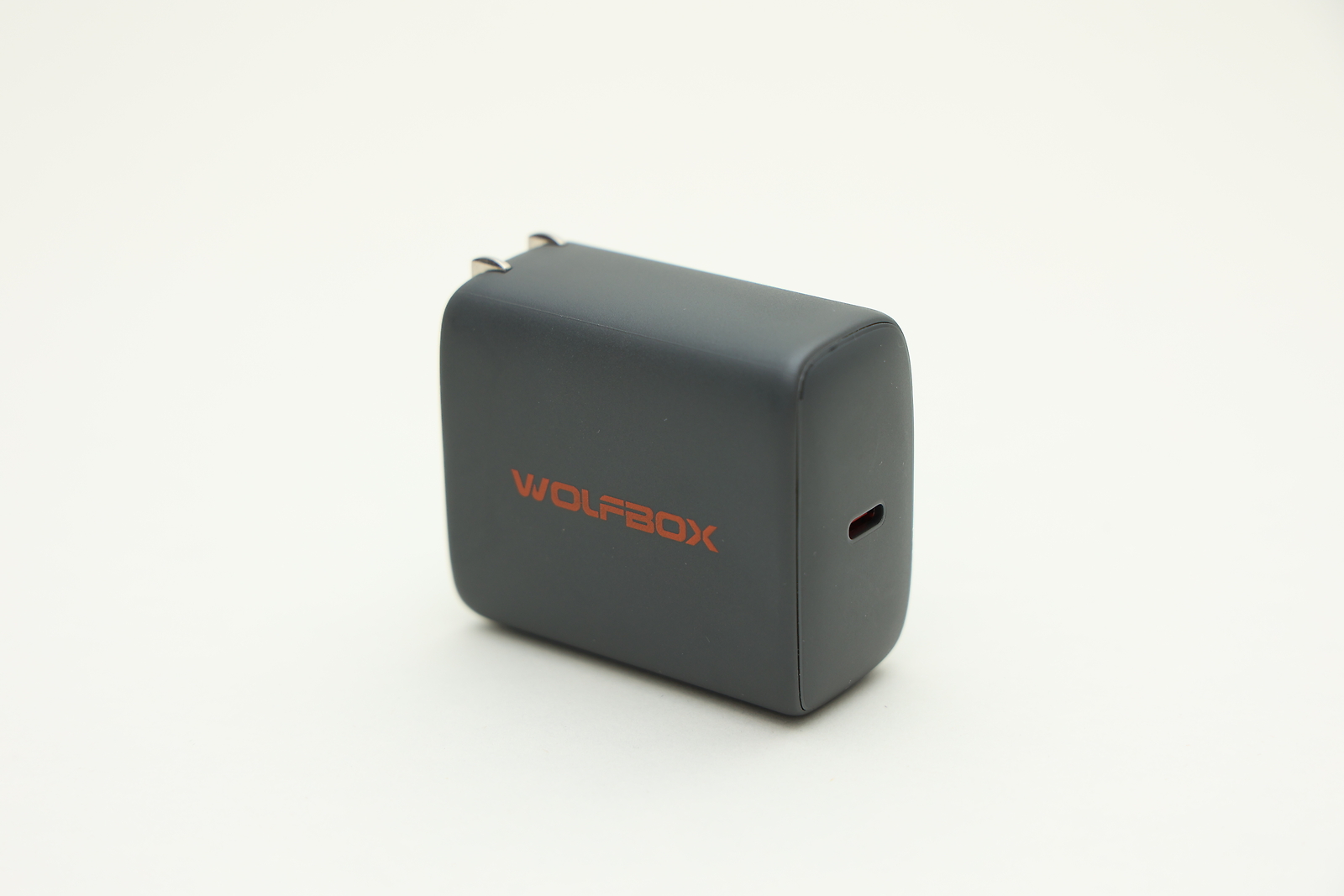 WOLFBOX Versatile 65W USB C Quick Charger for Jump Starter and