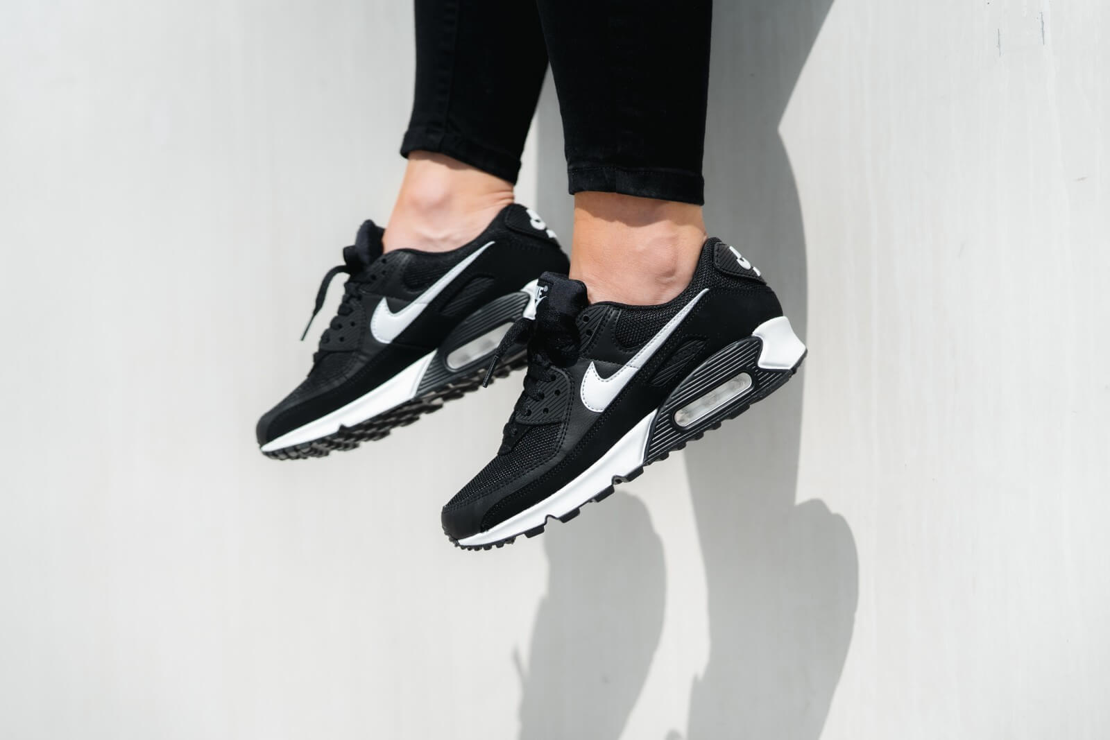Nike AIR MAX 90 Women's Casual Shoes White Black CQ2560-001 Nike AIR MAX 90 Women's Casual Shoes White Black CQ2560-001