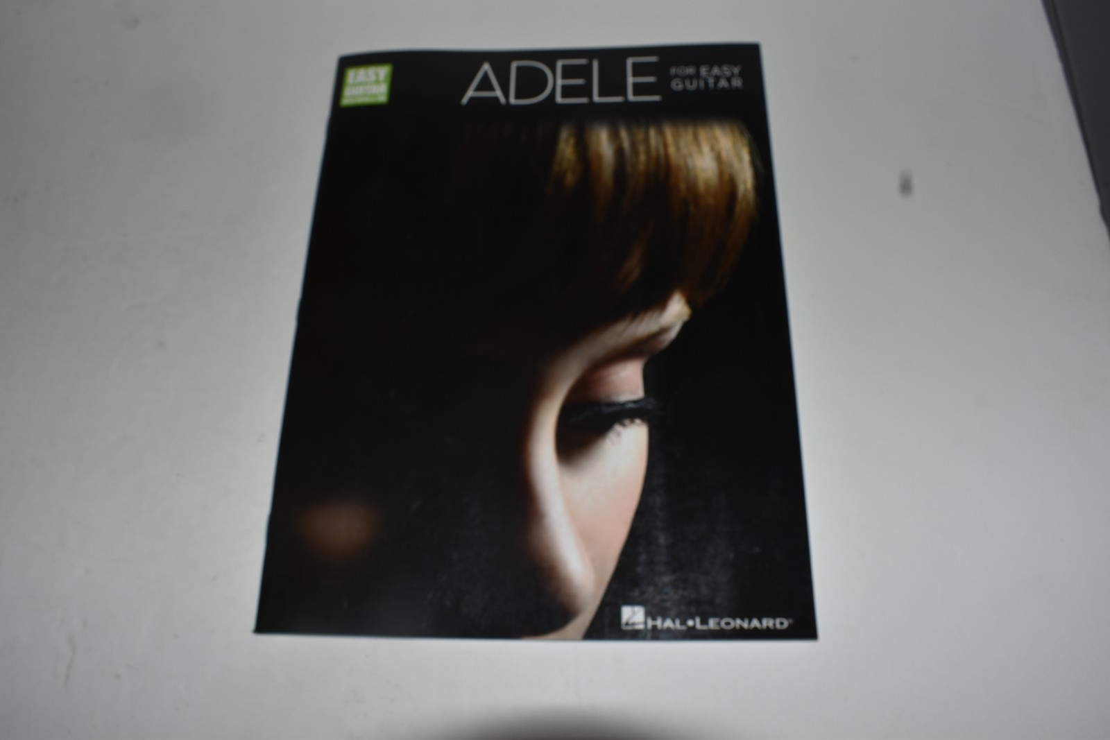 ADELE For Easy Guitar (With Notes and Tab) Hal Leonard   (VJX36)