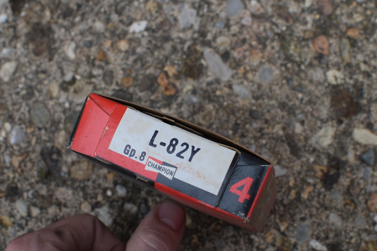 Vintage Champion Spark Plugs L-82Y 4 Plugs New In Original Box NOS