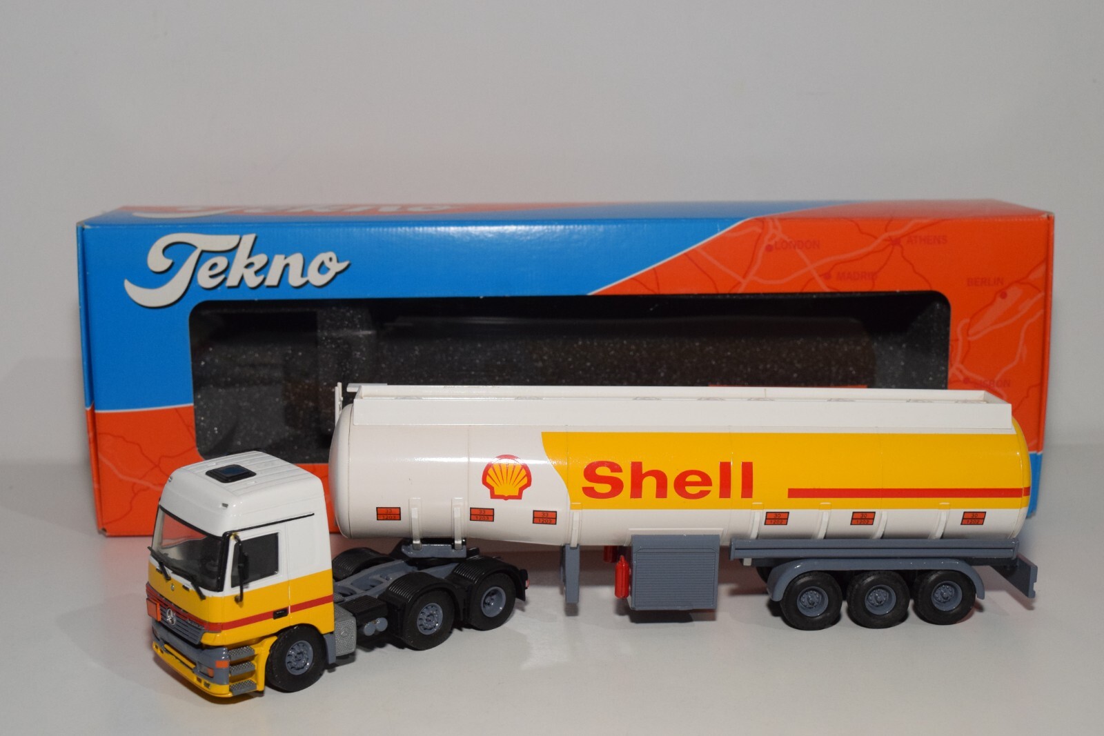 Tom Tekno 1/50 ボルボ FH04 Sarantos Tom様専用 Tekno 1/50