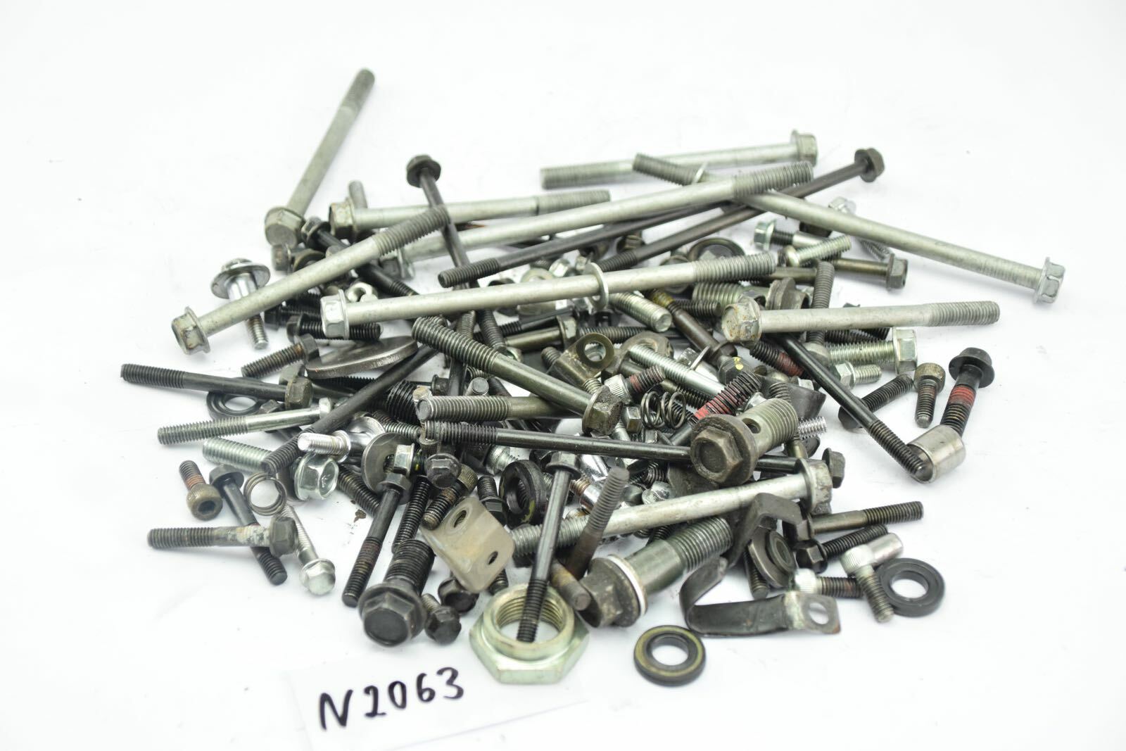 Kawasaki ZX10 ZXT00B Bj1989 - engine bolts leftovers small