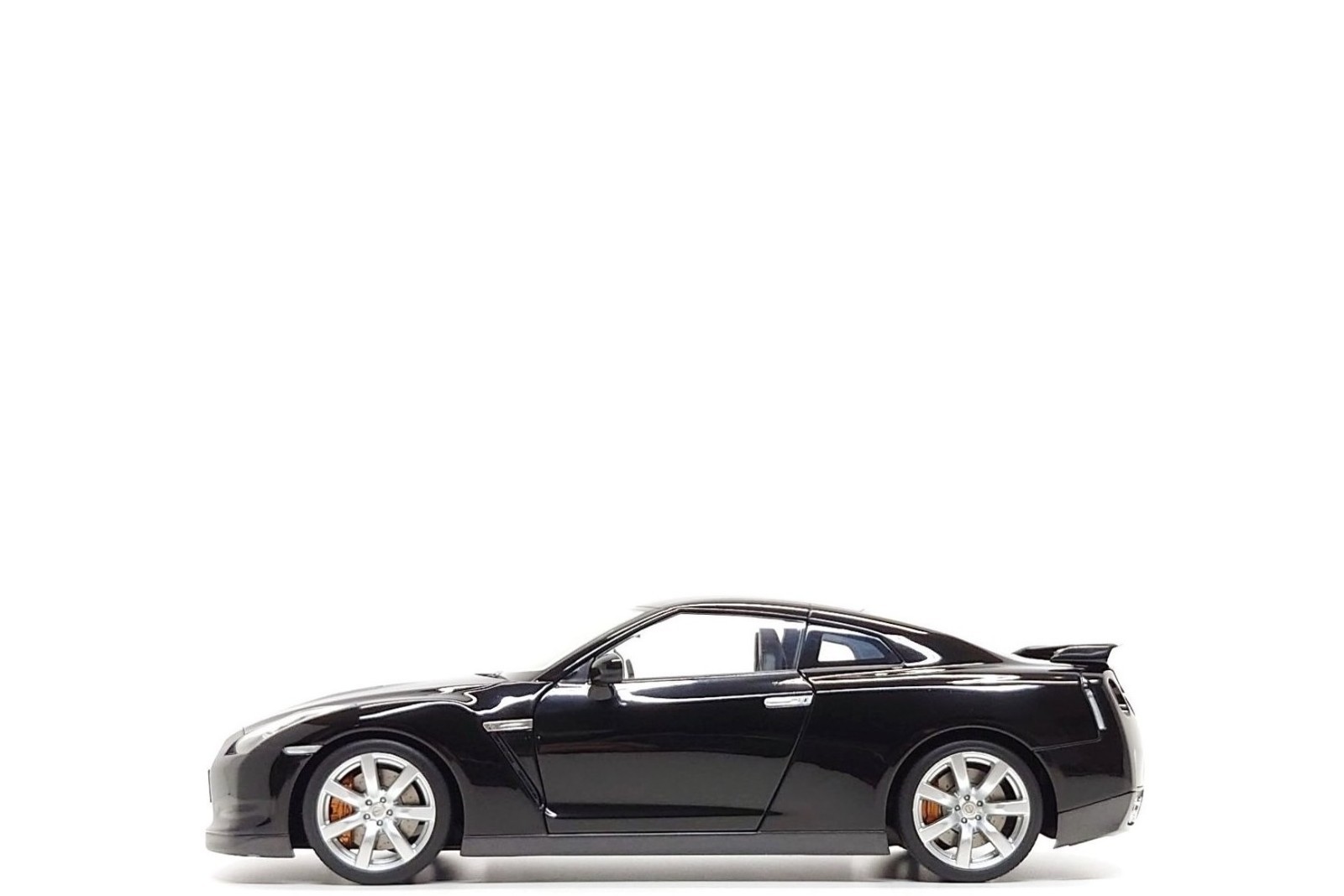 オートアート　1/18 NISSAN GT-R (R35) AUTOart 1/18 Nissan GT-R (R35) Nismo Special Edition