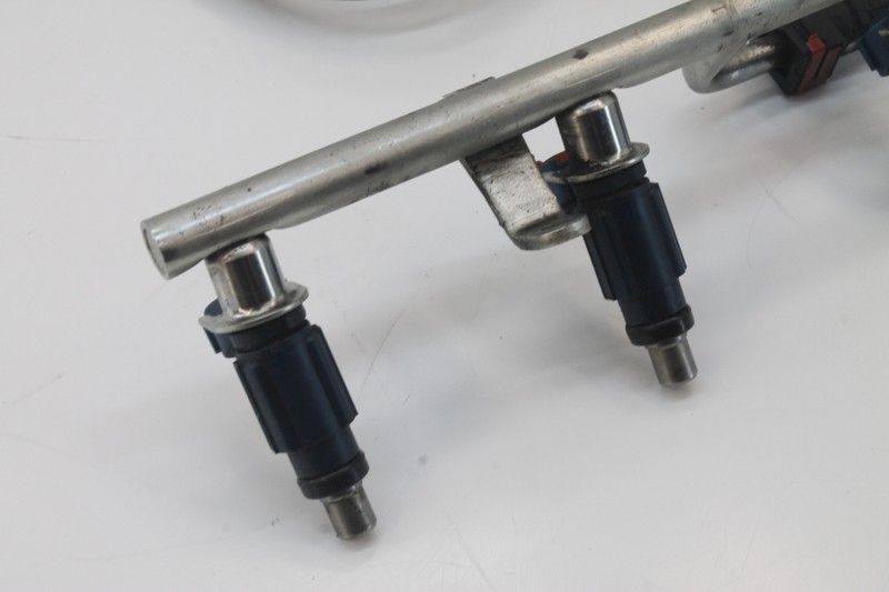 06-07 ZX10R FUEL INJECTORS RAIL MAIN INJECTOR THROTTLE