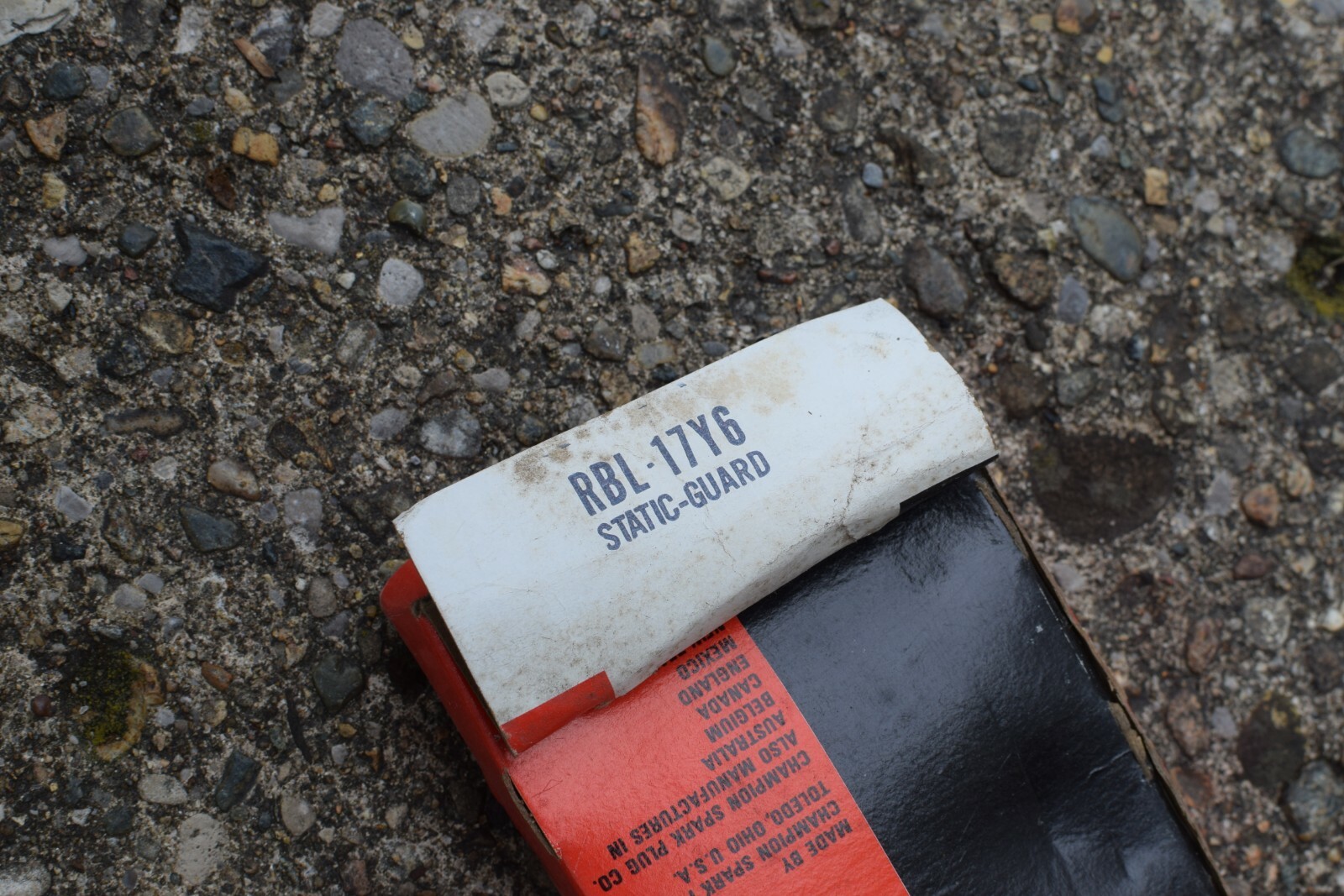 Vintage Champion Spark Plugs RBL-17Y6 8 Plugs New In Original Box NOS