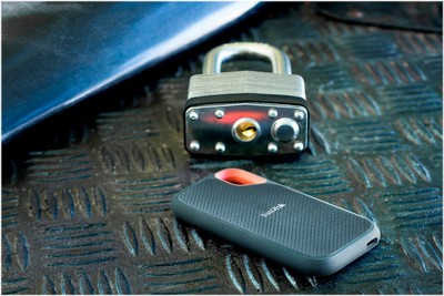 SanDisk - Extreme Portable 2TB External USB-C NVMe SSD - Black