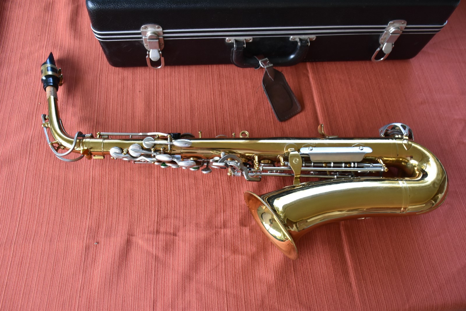 Bundy II Alto Saxophone w/Case and Goldentone mouthpiece