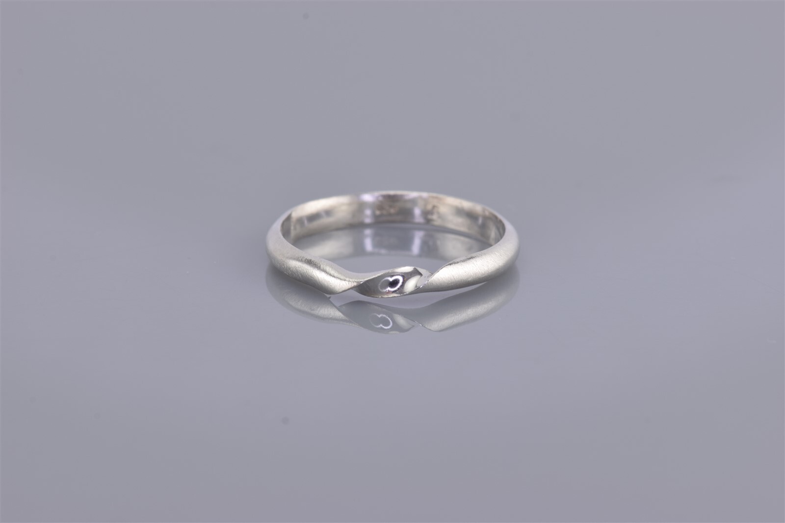 Sterling Silver Twisted Over Swirled Rounded Band Ring 925
