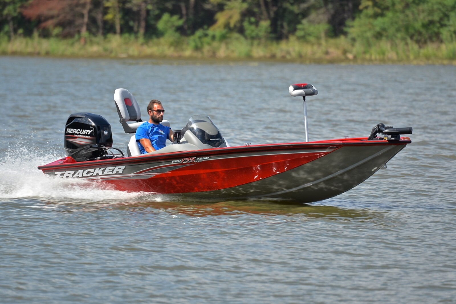 BASS TRACKER 175TXW....60 FOUR STROKE.....ONLY 20 HOURS