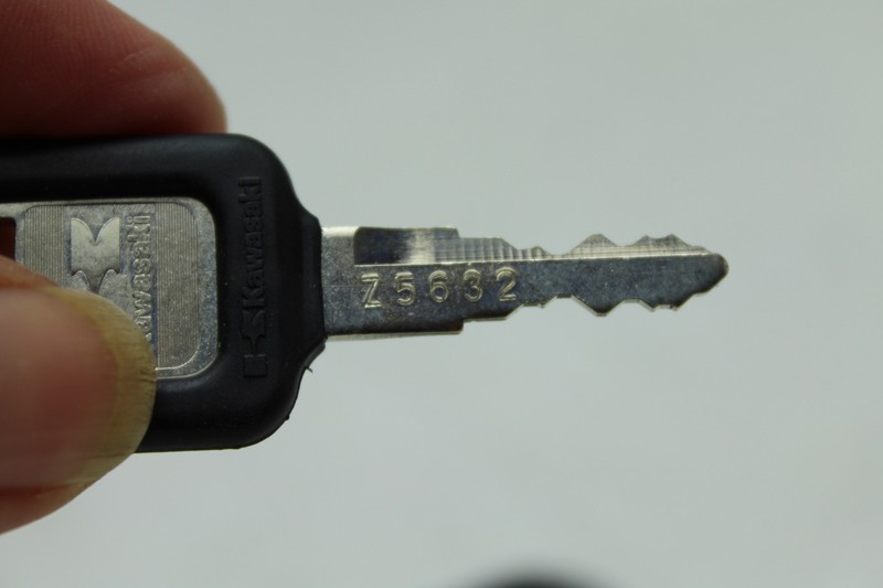 1988-1990 KAWASAKI NINJA ZX10 ZX1000 TOOL BOX LOCK ASSY W