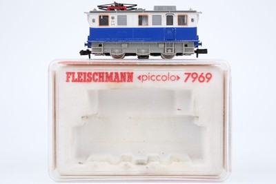 Fleischmann N 7969 Schienenreinigungslok BR ELB 215 (Licht an einer Seite defekt