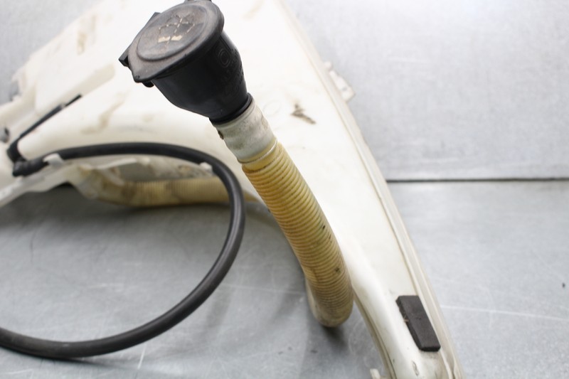 0911 BMW E90 E92 328XI SEDAN WINDSHIELD WASHER TANK RESERVOIR BOTTLE