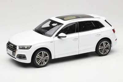 Audi Q5L White 1:18 Paudi Model | 30694