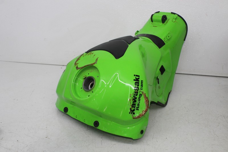 21-24 KAWASAKI NINJA ZX10R GAS TANK FUEL CELL PETROL