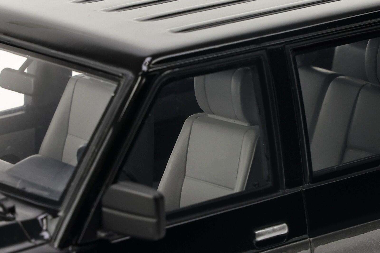 1/18 Nissan Patrol GR (Y60) in Graphite Grey Black Model by