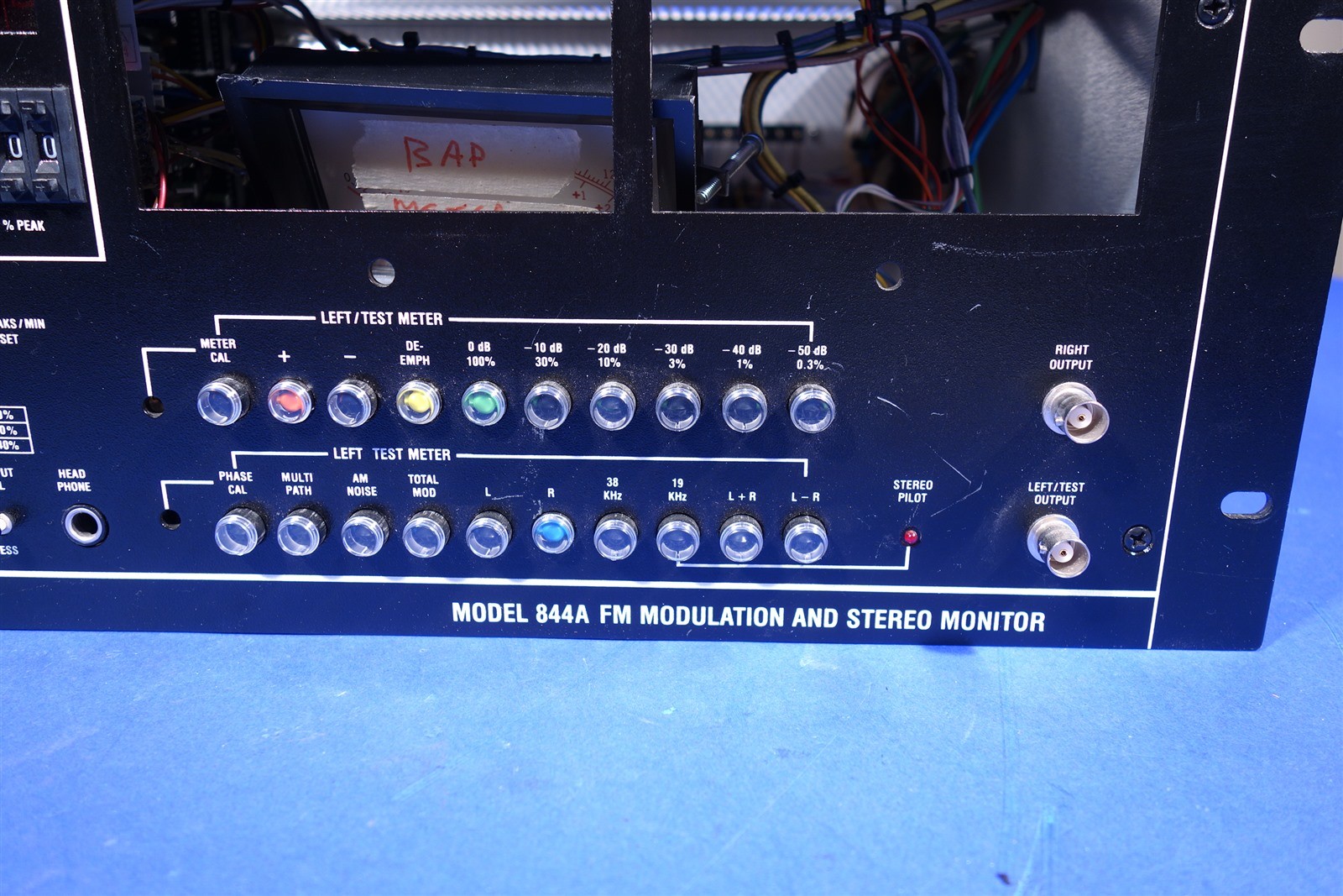 TFT TIME & FREQUENCY TECHNOLOGY 844A MOD MONITOR RACK MOUNT FM RADIO EQUIPMENT