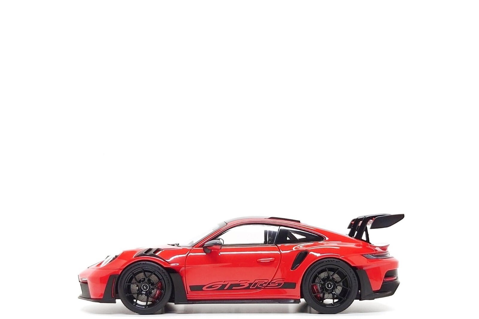 Norev 1:18 Porsche 911 GT3 RS (992) Weissach Package in Norev 1:18 Porsche 911 GT3 RS (992) Weissach Package in